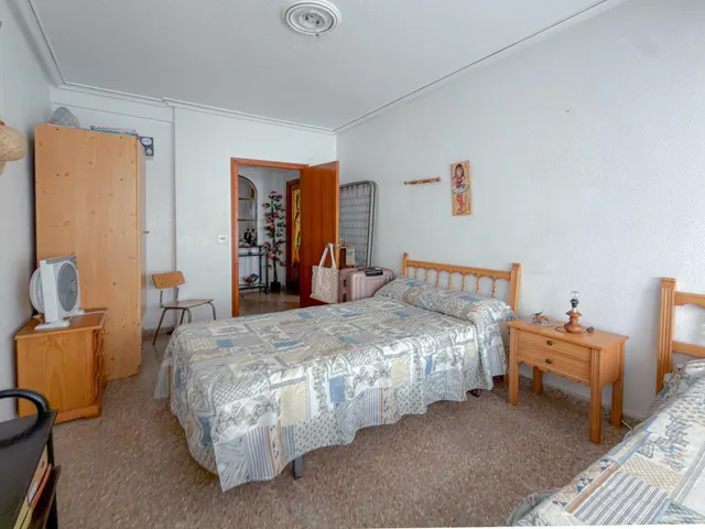 Oportunidad! Amplio apartamento con 4 dormitorios + 2 Baños y Terraza con vistas laterales al mar (160 mts playa) — 20