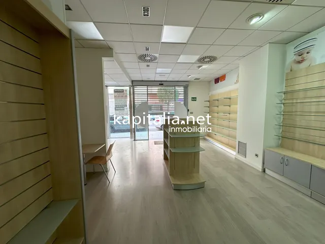 LOCAL EN CALLE PRINCIPAL DE ONTINYENT EN ALQUILER — 11
