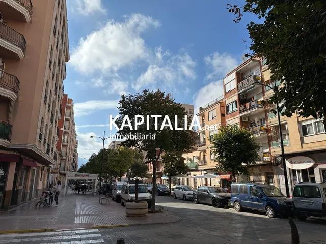 Piso en VENTA en el centro de Canals con ascensor, balcón y 