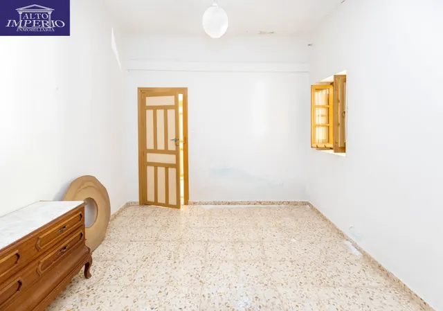 ¡CASA EN UNA SOLA PLANTA, CREA TU VIVIENDA IDEAL EN ALBOLOTE! Casa en una sola planta con patio, garaje y un gran potencial. — 18