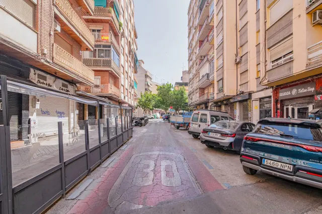 LOCAL EN CALLE SOL 25 CON 55 METROS — 23