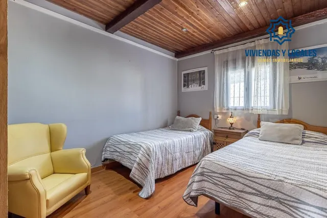 Chalet independiente con pozo propio y placas solares — 21