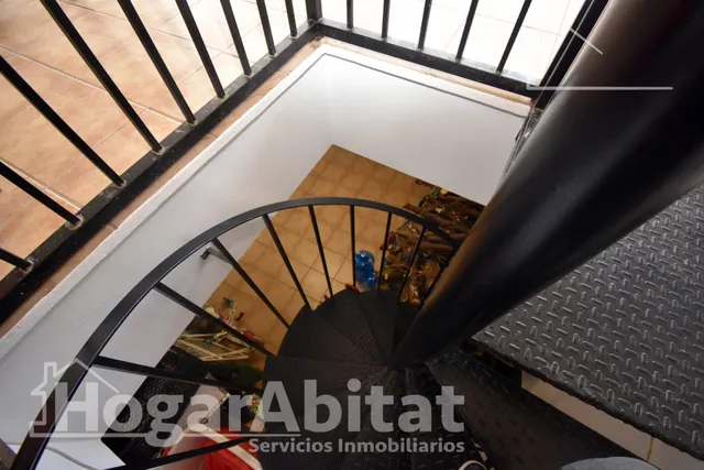 BONITA CASA TOTALMENTE REFORMADA CON GARAJE Y GRAN TERRAZA — 35