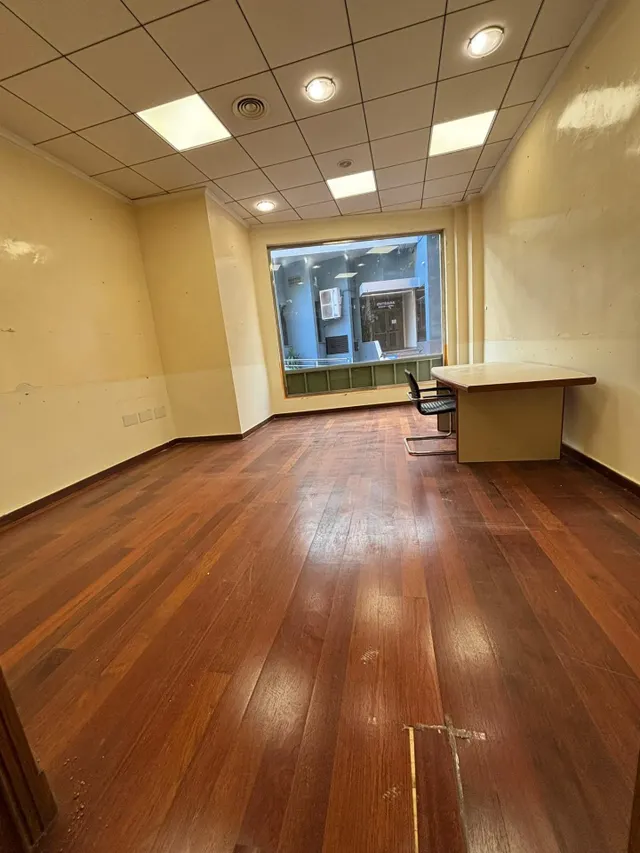 LOCAL COMERCIAL DE 300 m2 – ALQUILER CON OPCIÓN DE COMPRA — 18