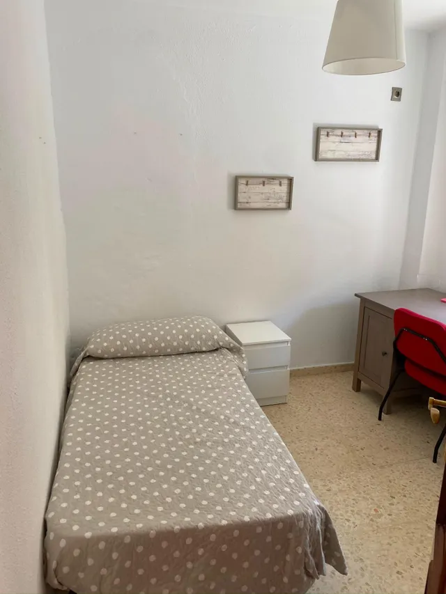 SE ALQUILA HABITACIÓN A ESTUDIANTE — 13