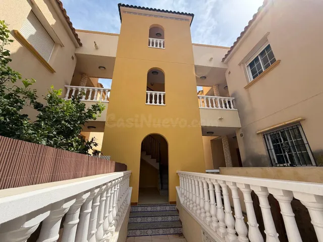 BUNGALOW BAJO EN ESQUINA CON 2 HAB 2 BAÑOS EN LOMAS DE CABO  - foto 2