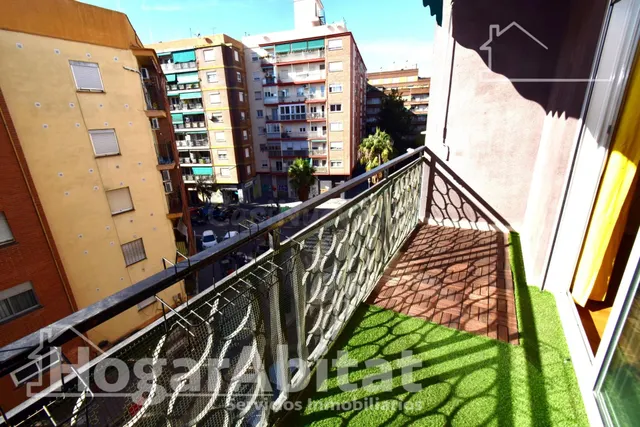 REFORMADO CON BALCÓN Y ASCENSOR JUNTO EXTRAMUROS - foto 2