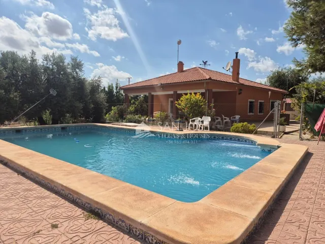 SE VENDE CHALET EN BUEN ESTADO EN MONFORTE DEL CID EN LA ZON - foto 2