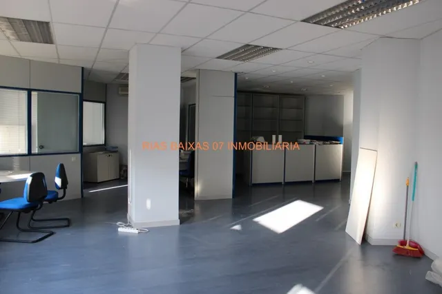 REF 2710 OFICINAS DE 97,4 M2 CERCA ESTACIÓN AUTOBUSES (VIGO) — 2