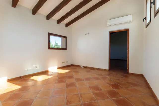 Casa rústica con amplio terreno en Santa Maria del Camí — 28