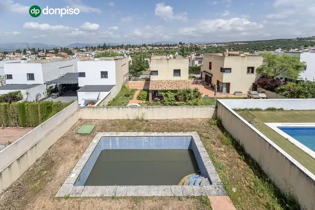 PRECIOSO CHALET EN LOMA VERDE — 12