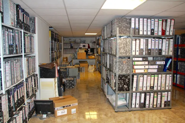 Dos locales comerciales en el centro de Benidorm — 33