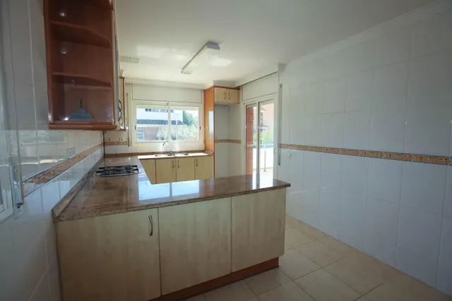 Chalet independiente con gran terraza en Calafell — 8