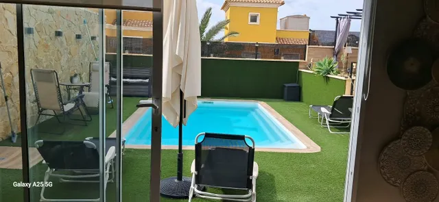 Bungalow Reformado en Montesol: Naturaleza y Confort — 7