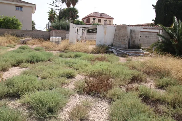 Parcela Urbana de Casi 1.000 m2 con Casa a Reformar en Los G - foto 5