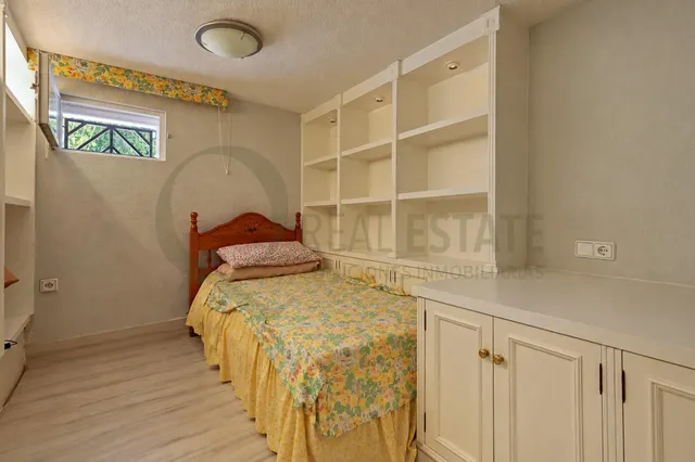 Chalet independiente a 100 m del mar con jardín y piscina en Cabo de las Huertas. — 34