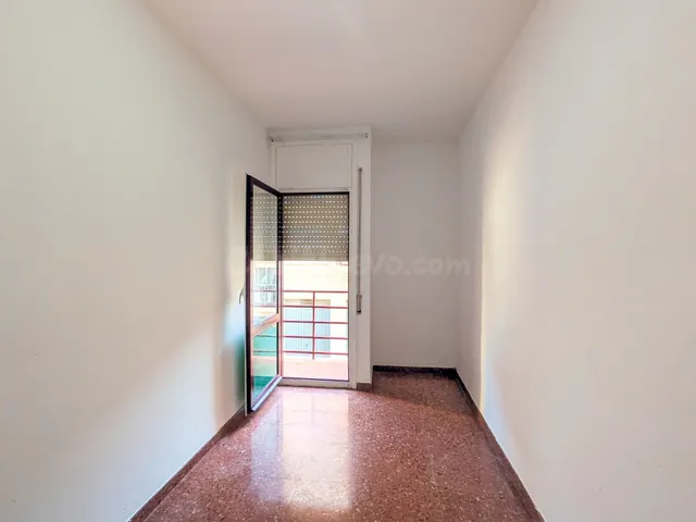 PISO EN VENTA EN CAMPREDÓ CON BALCONES, TERRAZA Y PLAZA DE P - foto 4