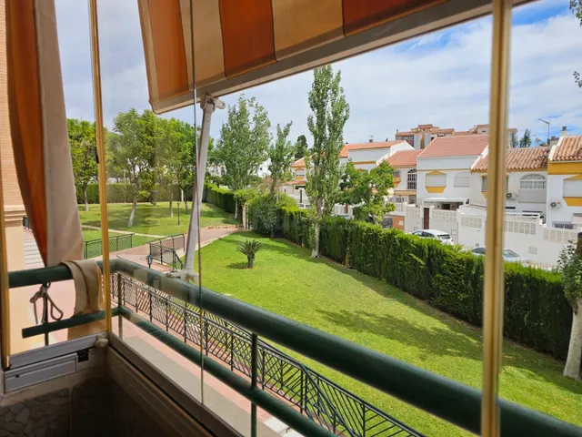 Piso familiar con Garaje, Trastero y Piscina en El Pinillo, a 800 Metros del Mediterráneo — 2