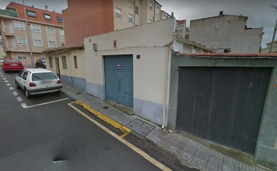 Urbis te ofrece un solar en venta en Pizarrales.