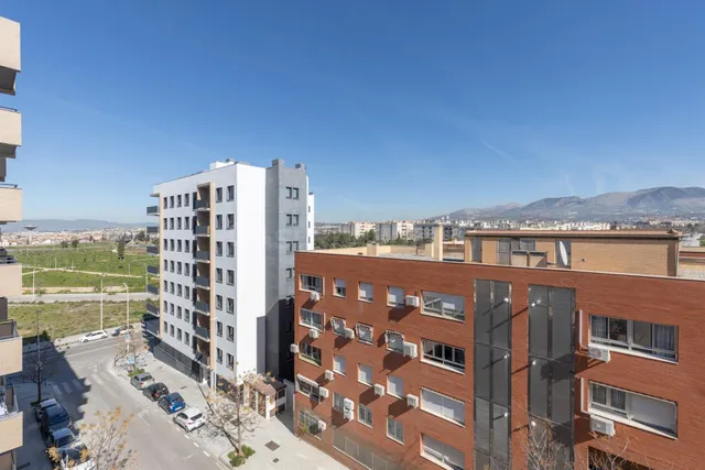 Ático de obra nueva en Granada con gran terraza, piscina y v - foto 3