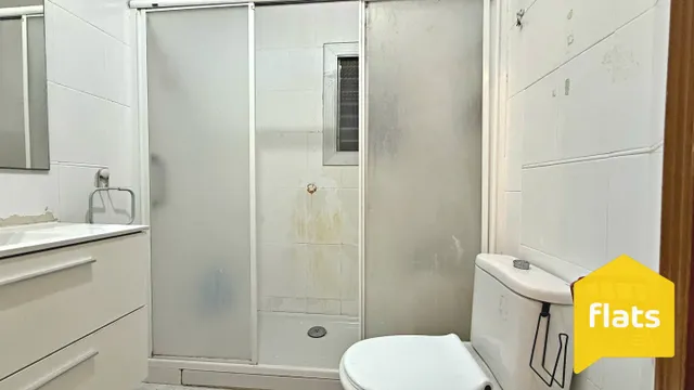 Se vende Amplio y Luminoso Piso exterior de 3 amplias habitaciones, Galería exterior, patio interior, Aire Acondicionado y con increíbles oportunidades de reforma a tu gusto! — 18