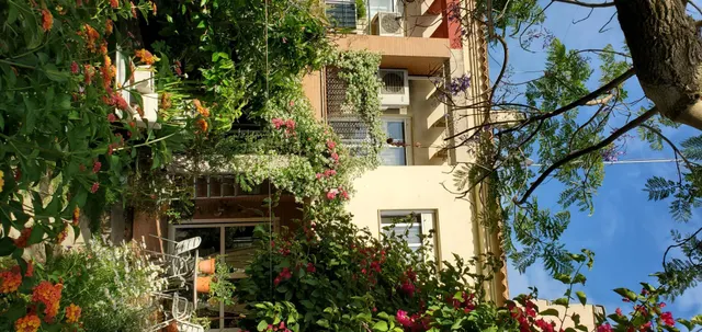 ¡oportunidad en nuevo bulevar! amplio chalet adosado con jardín único y dos plazas de parking privadas. — 9