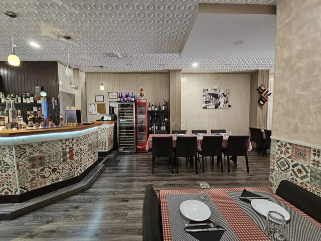 Traspaso de negocio Restaurante Pizzería en pleno funcionami - foto 2