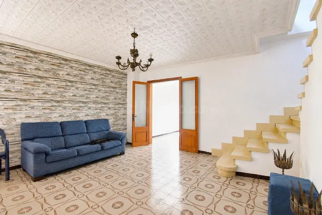 Casa de pueblo de con garaje, patio y terraza en Santa Marga - foto 3