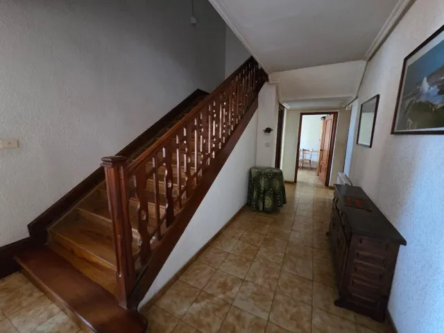 SE VENDE CASA EN VALENCIA DE DON JUAN, 2 PLANTAS, 5 HAB., 2 COCINA, BAÑO, ASEO, PATIO, COCHERA. — 12