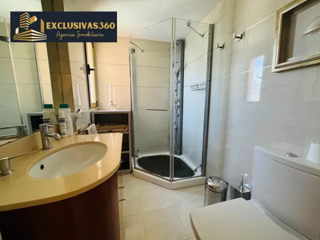 Piso de lujo en primera línea de playa Levante con 3 habitaciones y 2 baños. Exclusivas360 Benidorm — 42