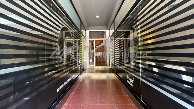 ¡Espectacular local comercial diafano en el centro de La Gar - foto 5