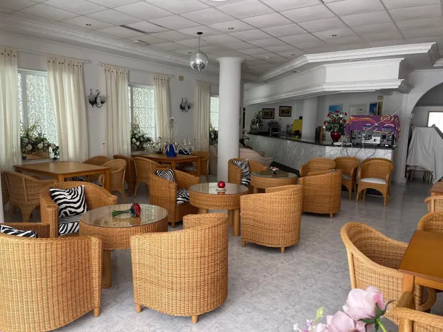 Local comercial en venta - Urbanizaciones — 7