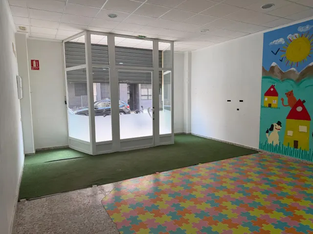 LOCAL COMERCIAL EN VENTA DE 200 m2 – ANTIGUA GUARDERÍA CON M - foto 4
