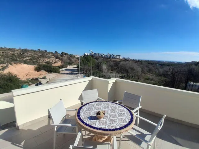 Oportunidad Única: Chalet de Lujo con Piscina Infinita y Vis - foto 5