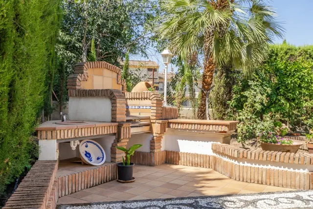 CHALET EXCLUSIVO EN  UNA SOLA PLANTA EN EL CENTRO DE LA ZUBIA 5 DORMITORIOS, PISCINA  Y GARAJE — 10
