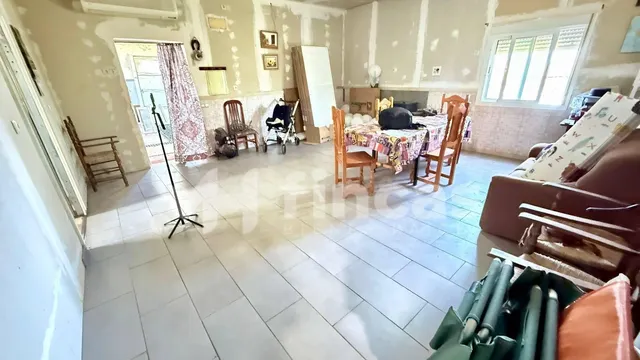 Finca rústica en Pilas con 8.500 m2, vivienda + nave, pozo y - foto 4