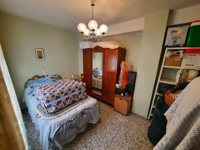 CASA CON PLANTA BAJA, PRIMERA ALTURA Y CAMARAS — 15