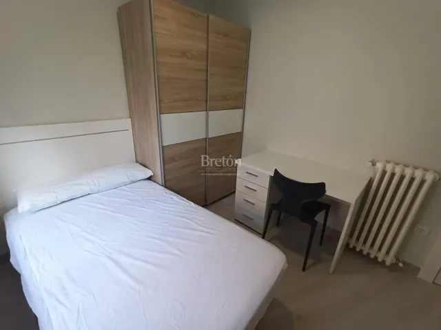 Bonito piso a estrenar reformado y amueblado para estudiantes y jovenes trabajadores. — 23