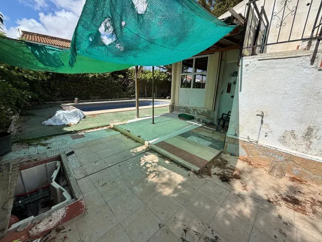 Chalet pareado para reformar, con piscina y gran parcela — 4