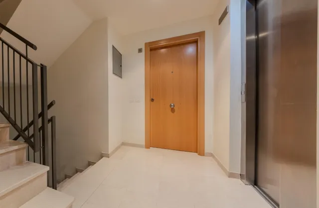 Vivienda construida en 2009, ubicada en zona tranquila residencial de Els Pallaresos. — 25