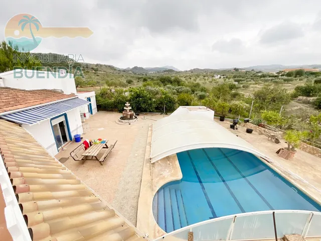 Encantadora casa de campo en Perin con piscina y hermosos ja