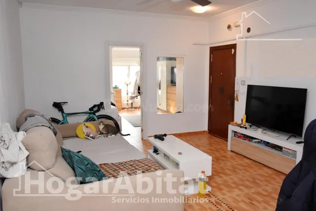 MUY AMPLIO CON BALCÓN Y TRASTERO - foto 2