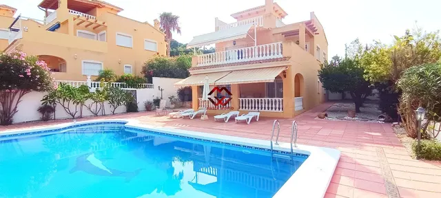 PRECIOSO CHALET EN ISLA PLANA ( 600m Playa)