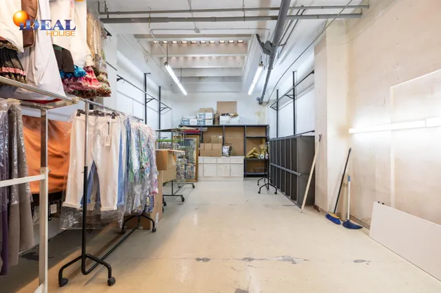 LOCAL COMERCIAL de 210 EN GRANADA. — 6