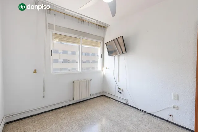 Estupendo piso  en la última planta en calle doctor azpitarte — 24