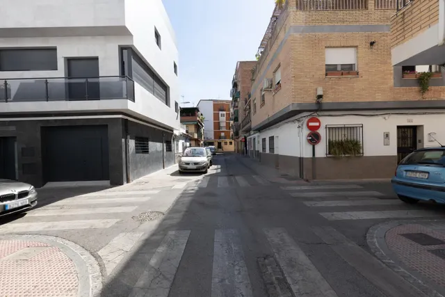 SE VENDE CASA SOLAR EN CALLE GUADALAJARA, EN EL ZAIDÍN. — 9