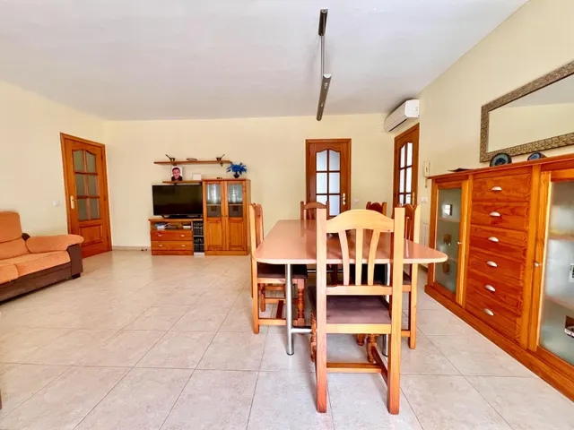 Casa o chalet independiente en venta en Calle Amadeu Vives — 7