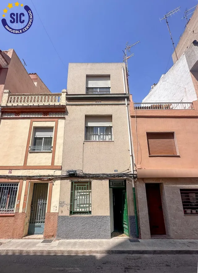Casa con entrada por dos calles: C/ Pintor Montoliu y C/ Alm - foto 3