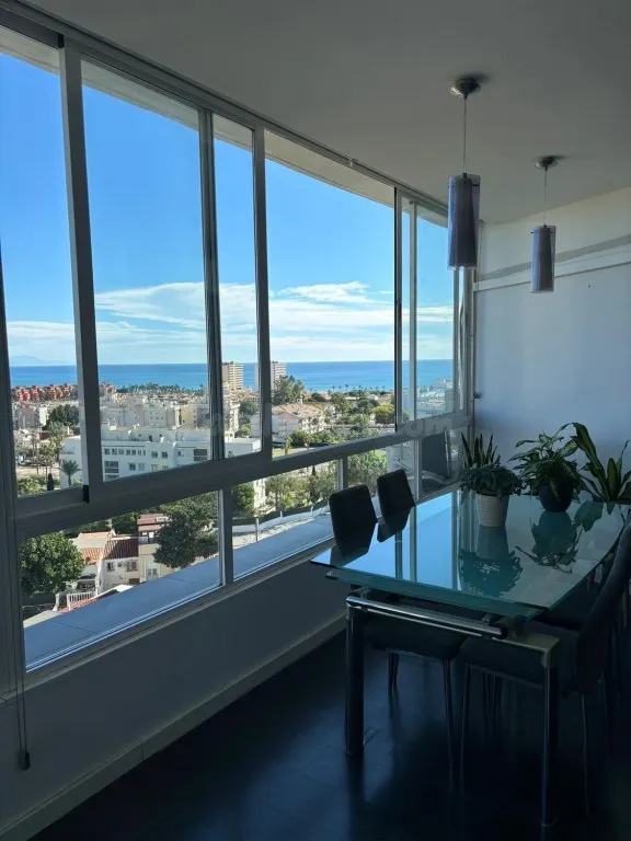 Exclusivo apartamento reformado con impresionantes vistas al mar en una de las mejores zonas de Torremolinos — 10