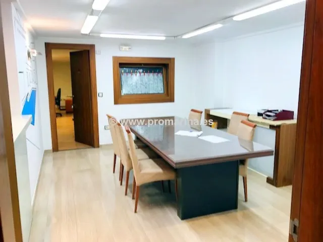 Estupendo Local comercial con entrada representativa - foto 2